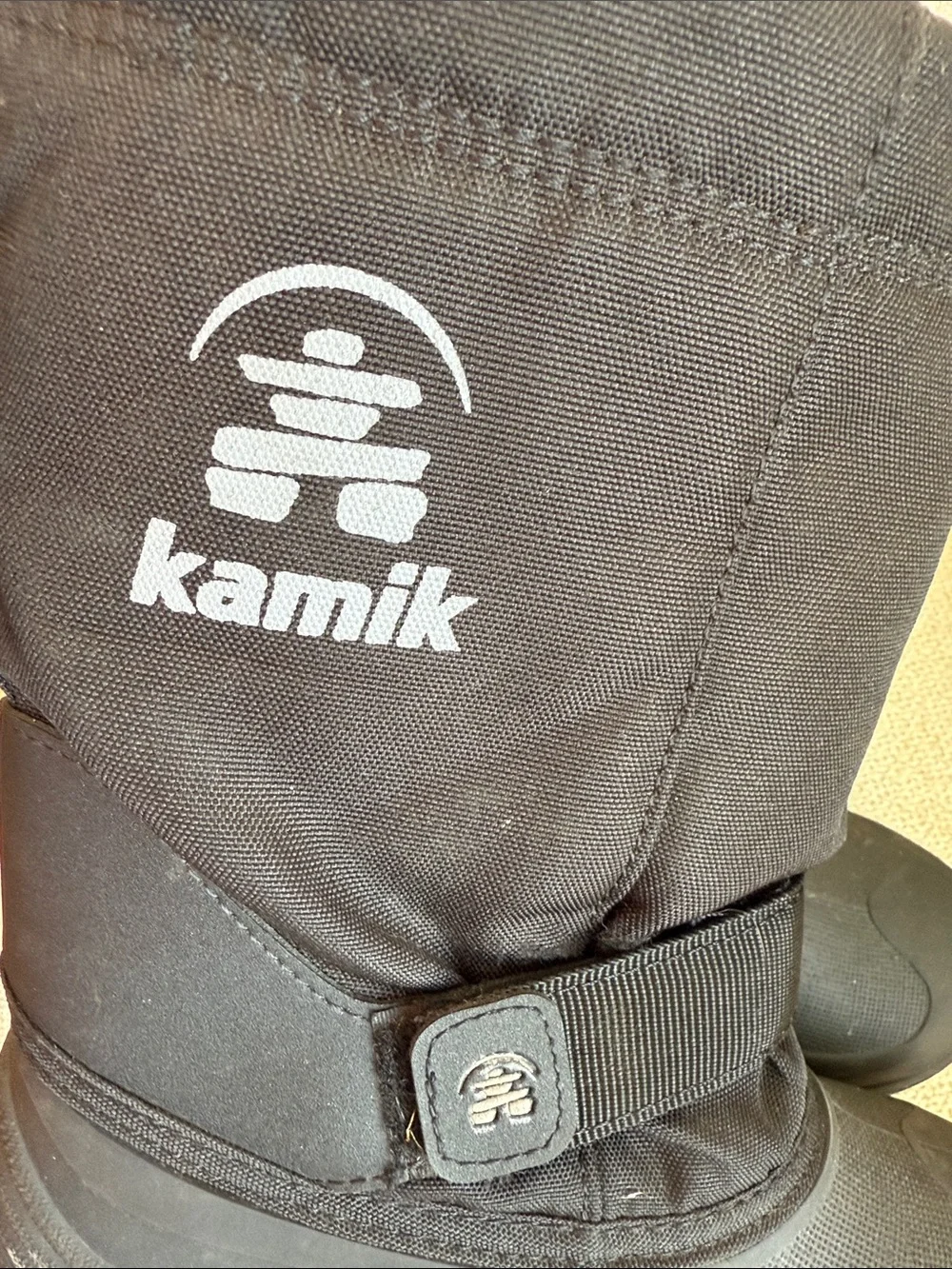 Kamik Black Kids Snow Boots with Hook-and-Loop Strap size 1